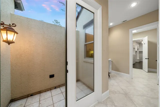 $1,500,000 | 7 Moatwood Court, The Woodlands, TX 77382