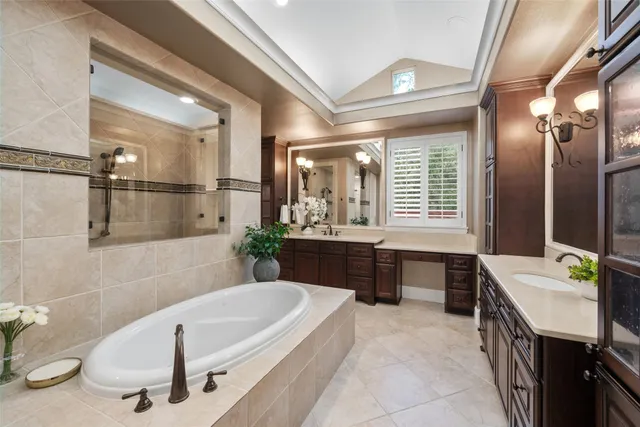 $1,500,000 | 7 Moatwood Court, The Woodlands, TX 77382