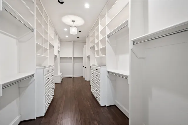 $1,500,000 | 7 Moatwood Court, The Woodlands, TX 77382