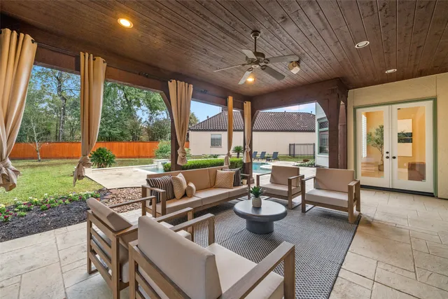 $1,500,000 | 7 Moatwood Court, The Woodlands, TX 77382