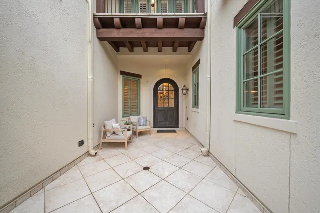 $1,500,000 | 7 Moatwood Court, The Woodlands, TX 77382