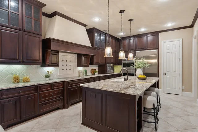 $1,500,000 | 7 Moatwood Court, The Woodlands, TX 77382