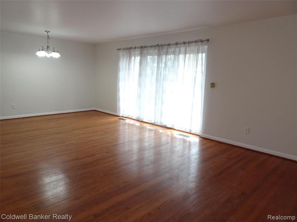 32015 Farmersville Road Farmington Hills, MI 48334 - Photo 8 of 57
