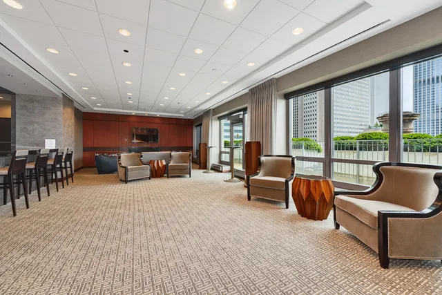 $1,500,000 | 130 North Garland Court, Unit 1411, Chicago, IL 60602