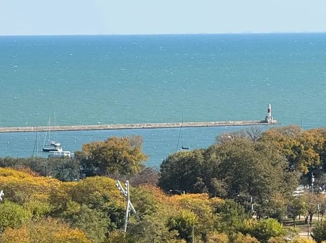 $1,500,000 | 130 North Garland Court, Unit 1411, Chicago, IL 60602