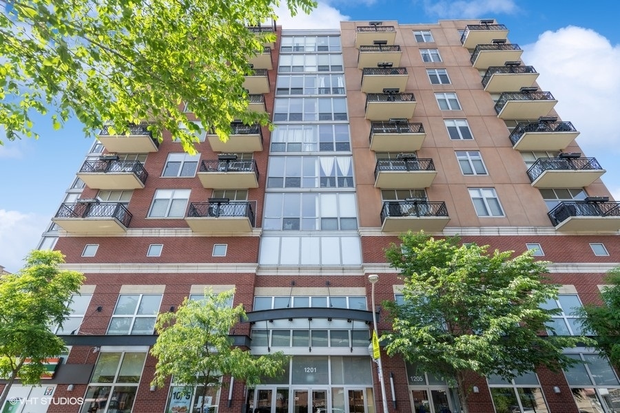 1201 West Adams Street, Unit 701 Chicago, IL 60607 - Photo 1 of 29 front view of a building