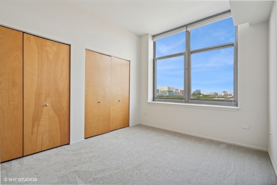 1201 West Adams Street, Unit 701 Chicago, IL 60607 - Photo 25 of 29 an empty room with windows