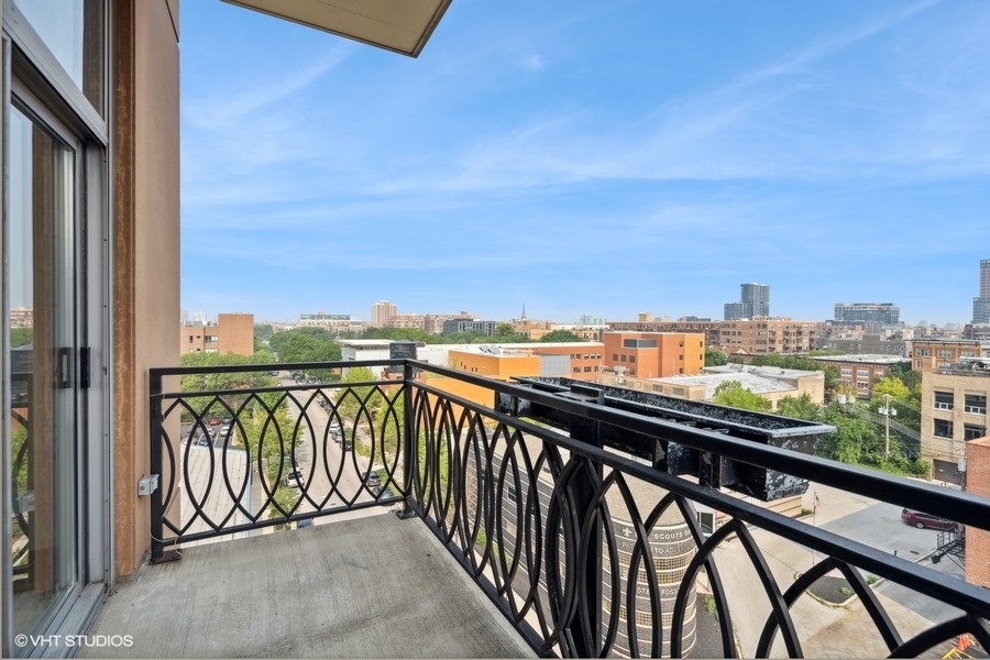 1201 West Adams Street, Unit 701 Chicago, IL 60607 - Photo 28 of 29 a view of city from balcony