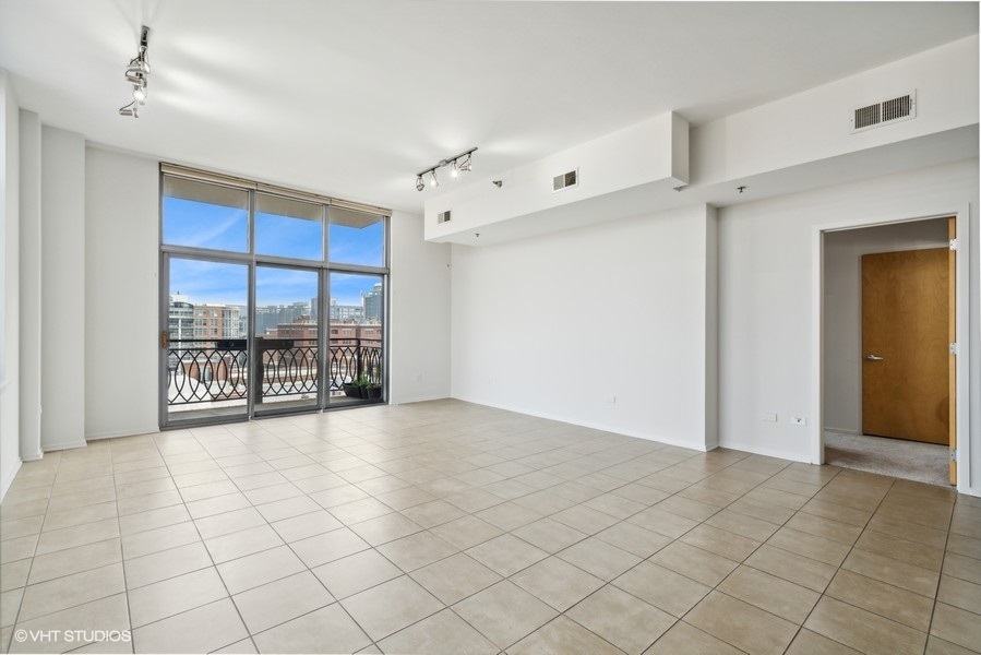 1201 West Adams Street, Unit 701 Chicago, IL 60607 - Photo 7 of 29 a view of an empty room with a window