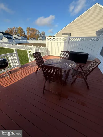 a view of a house with backyard and porch