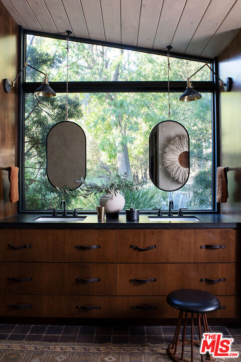 243 Taos Road Altadena, CA 91001 - Photo 21 of 32 a room with two chair and a large window