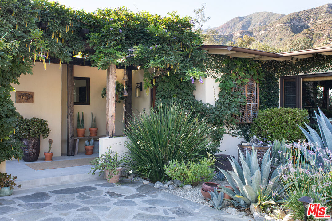 243 Taos Road Altadena, CA 91001 - Photo 28 of 32 a front view of house with yard