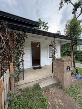 $1,350 | 901 28th Avenue North, Nashville, TN 37209
