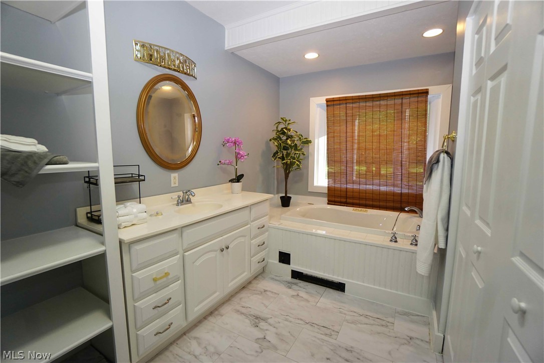 14543 Ensign Road Burton, OH 44021 - Photo 22 of 32 Master bathroom