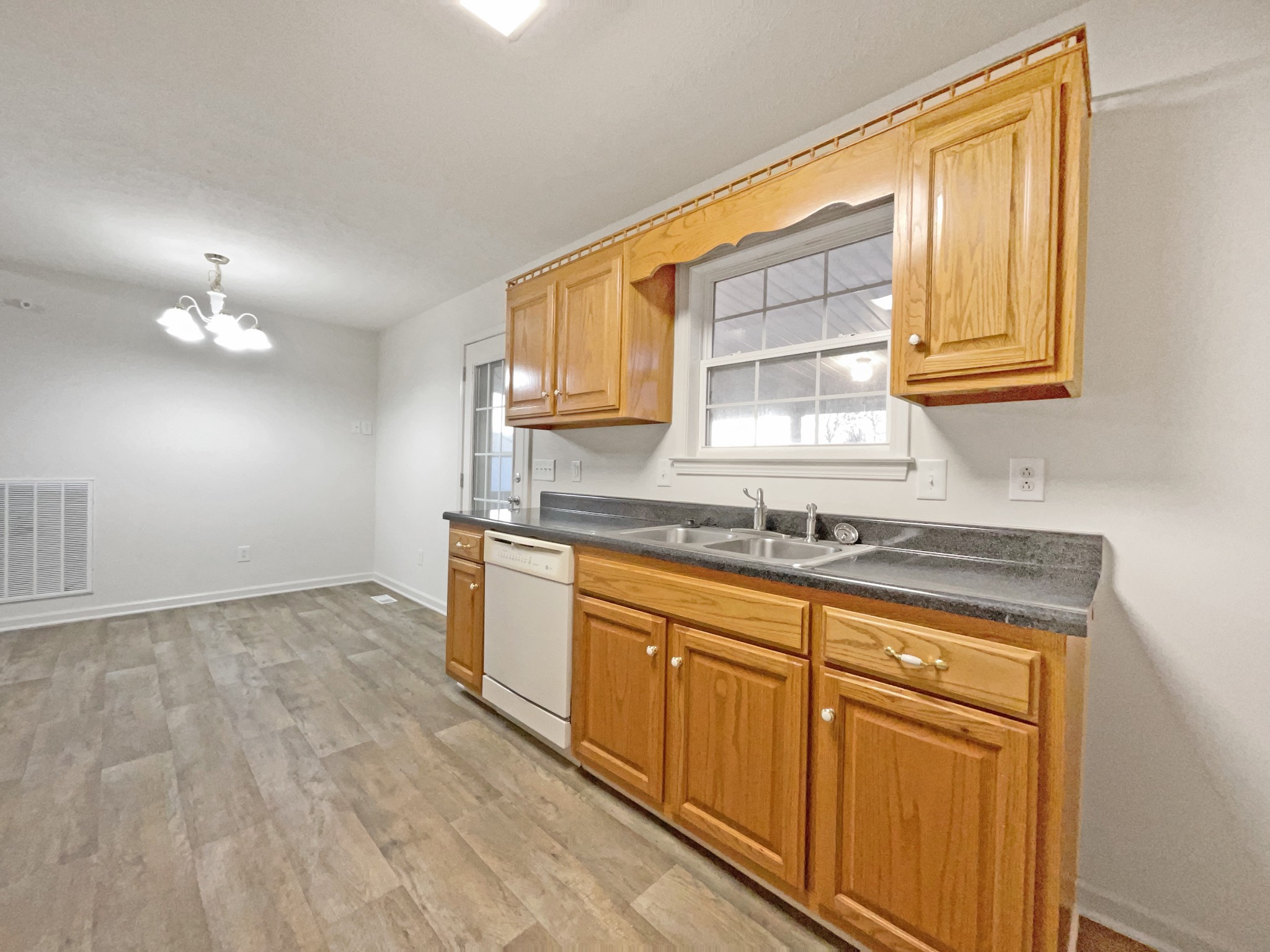 4396 Logan Road Chapel Hill, TN 37034 - Photo 11 of 17 Gallery Image 11