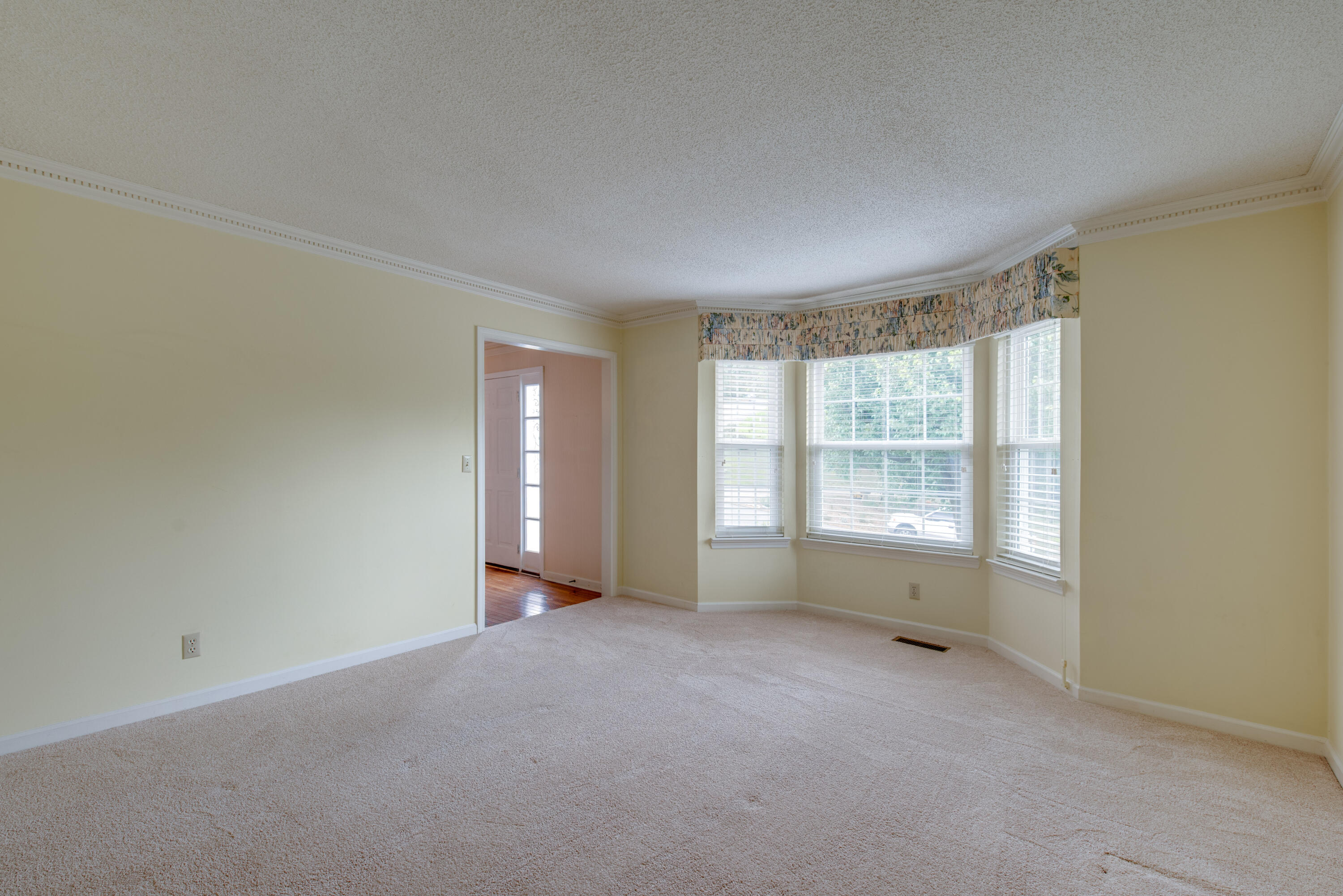 1703 Little Ridge Road Hixson, TN 37343 - Photo 12 of 53 Office / Living Room