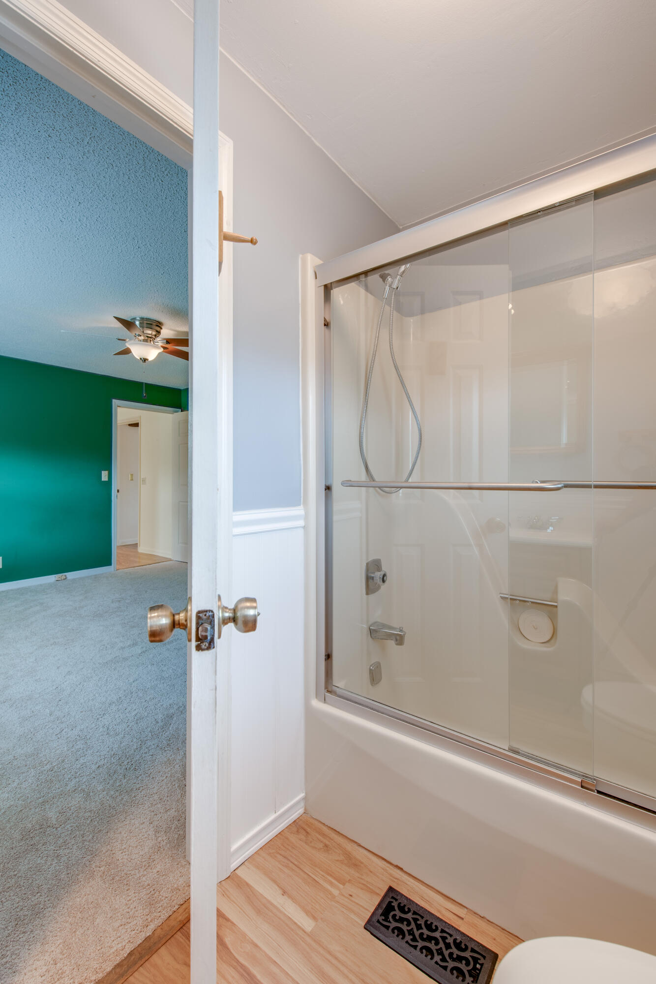 1703 Little Ridge Road Hixson, TN 37343 - Photo 33 of 53 Main Level Master Bath