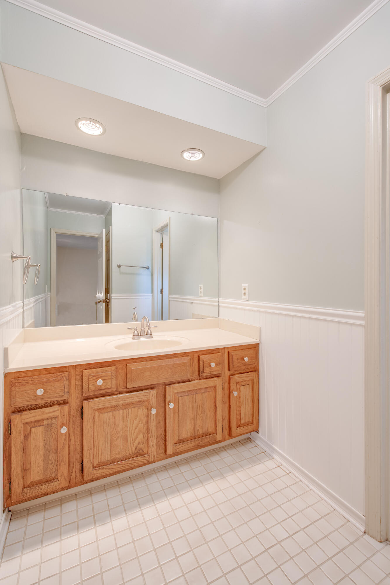 1703 Little Ridge Road Hixson, TN 37343 - Photo 41 of 53 2nd Level Guest Bath
