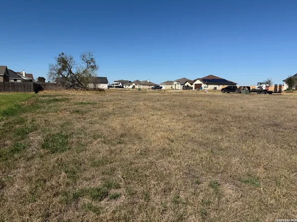 $30,000 | 701 North Dickson Street, Poth, TX 78147