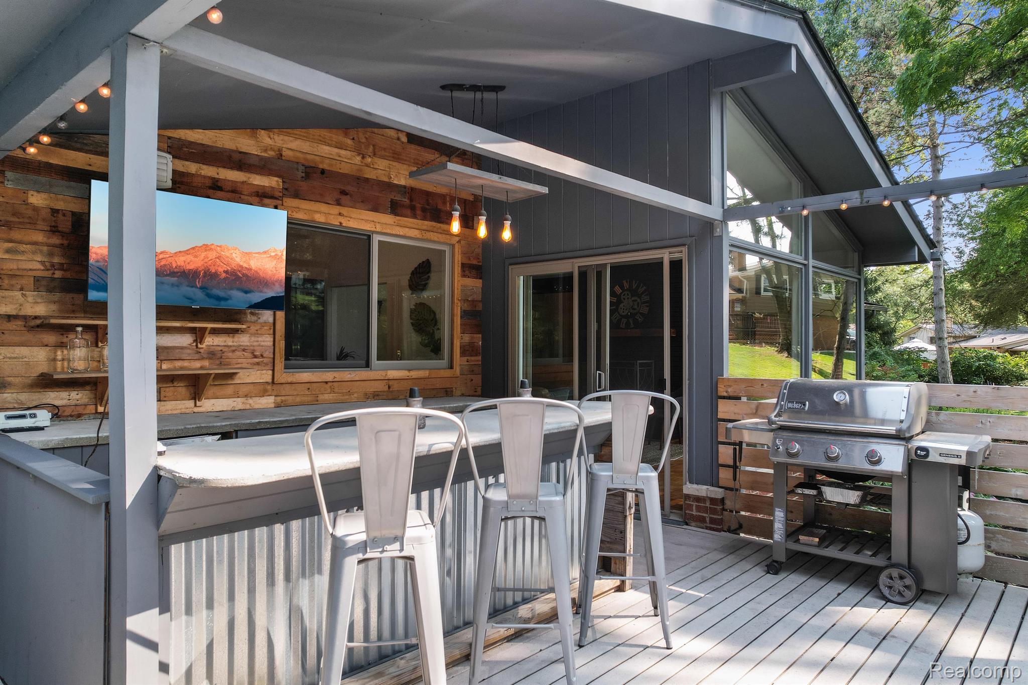 317 Broadleaf Drive Rochester, MI 48306 - Photo 36 of 42 Outdoor Bars