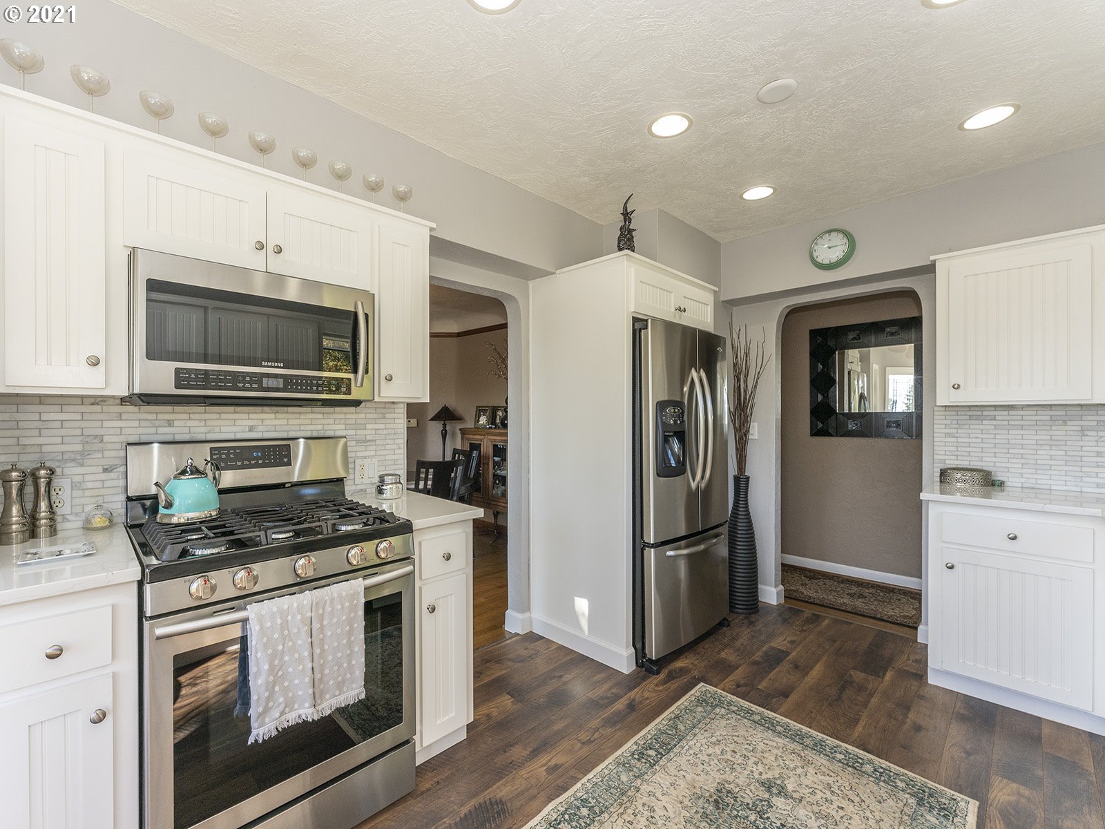 8537 Southeast Barbara Welch Road Portland, OR 97236 - Photo 15 of 32