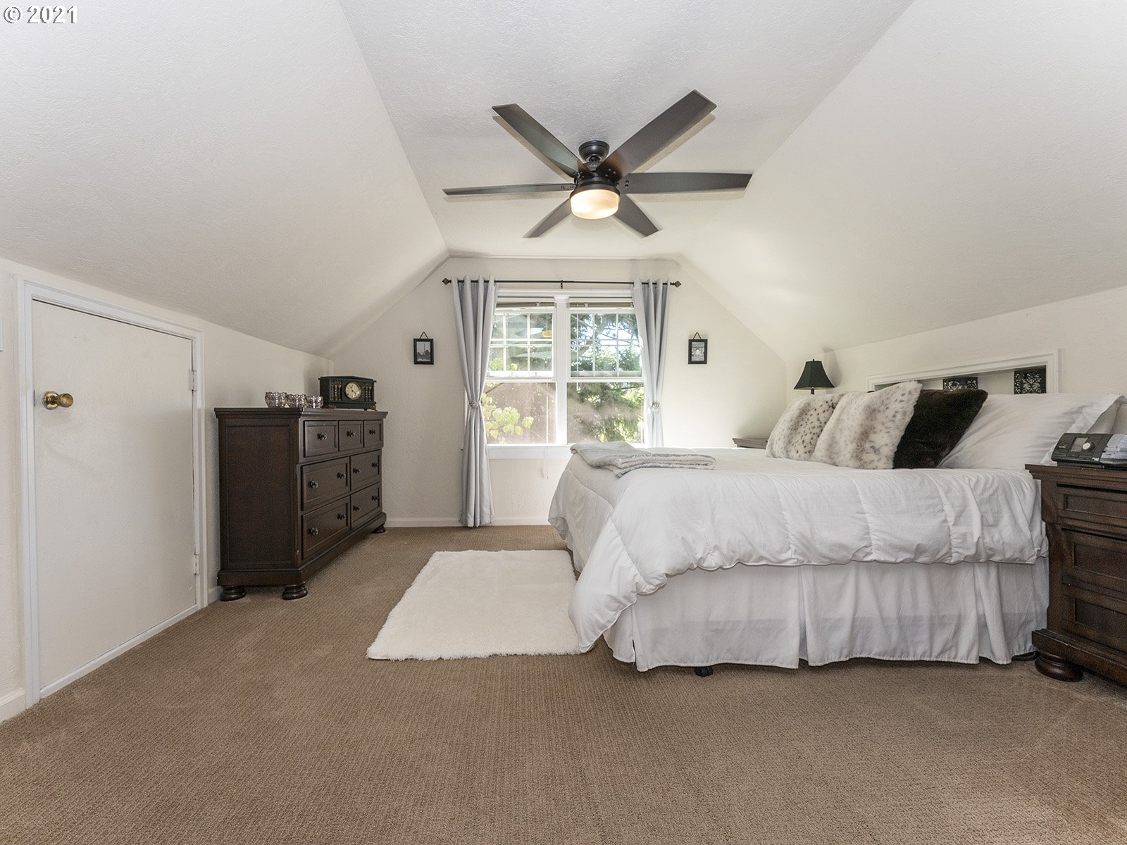 8537 Southeast Barbara Welch Road Portland, OR 97236 - Photo 20 of 32
