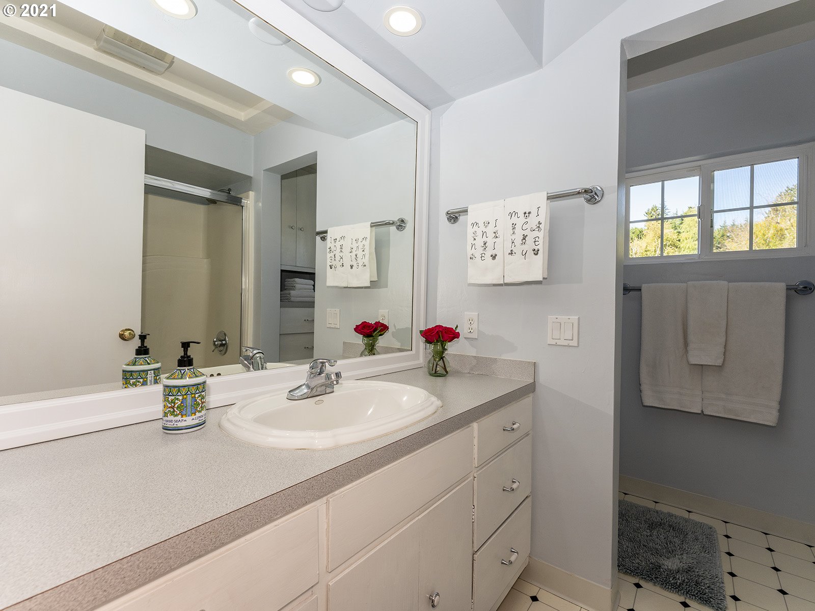 8537 Southeast Barbara Welch Road Portland, OR 97236 - Photo 22 of 32