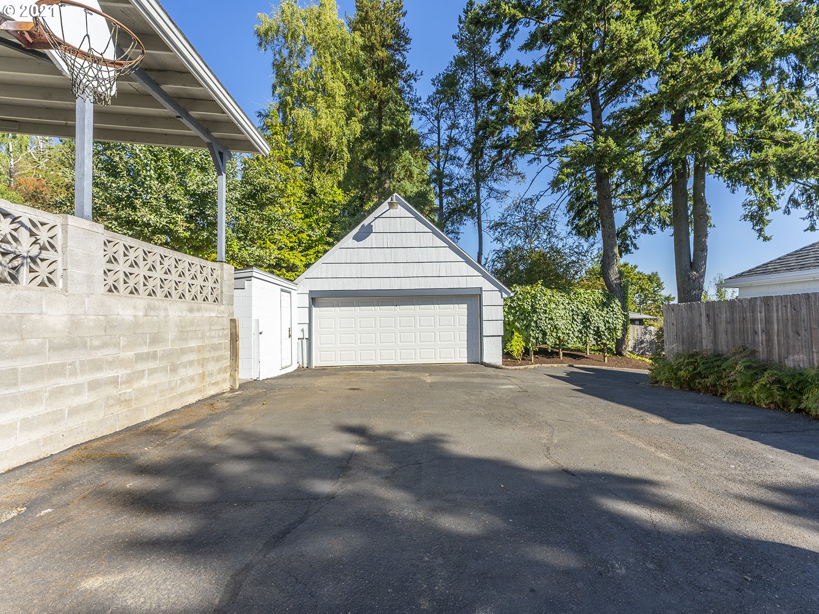 8537 Southeast Barbara Welch Road Portland, OR 97236 - Photo 29 of 32