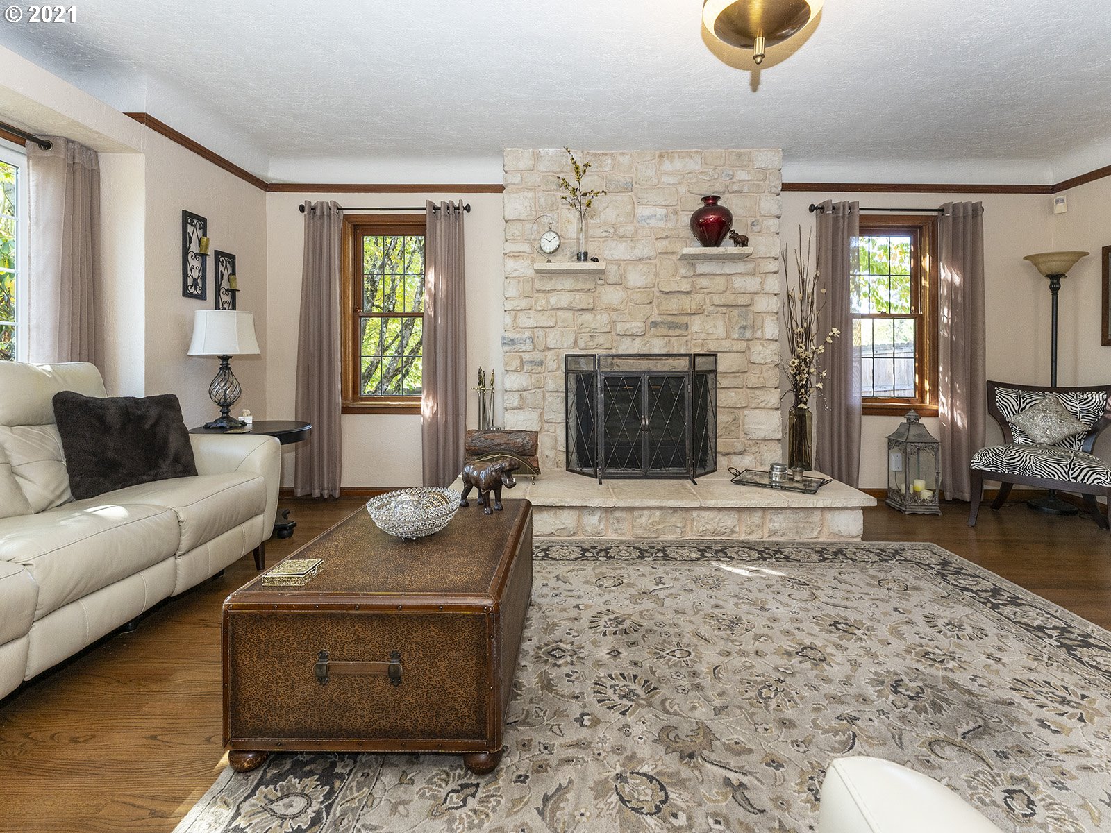 8537 Southeast Barbara Welch Road Portland, OR 97236 - Photo 6 of 32