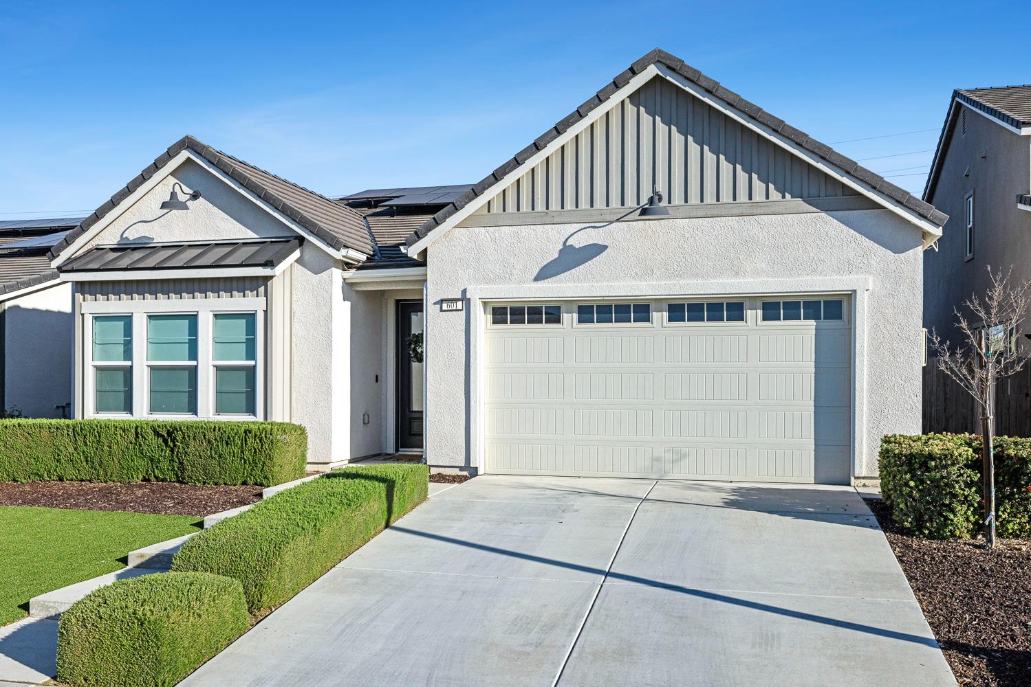 601 Wishon Avenue Madera, CA 93636 - Photo 2 of 33 a front view of a house with a yard and garage