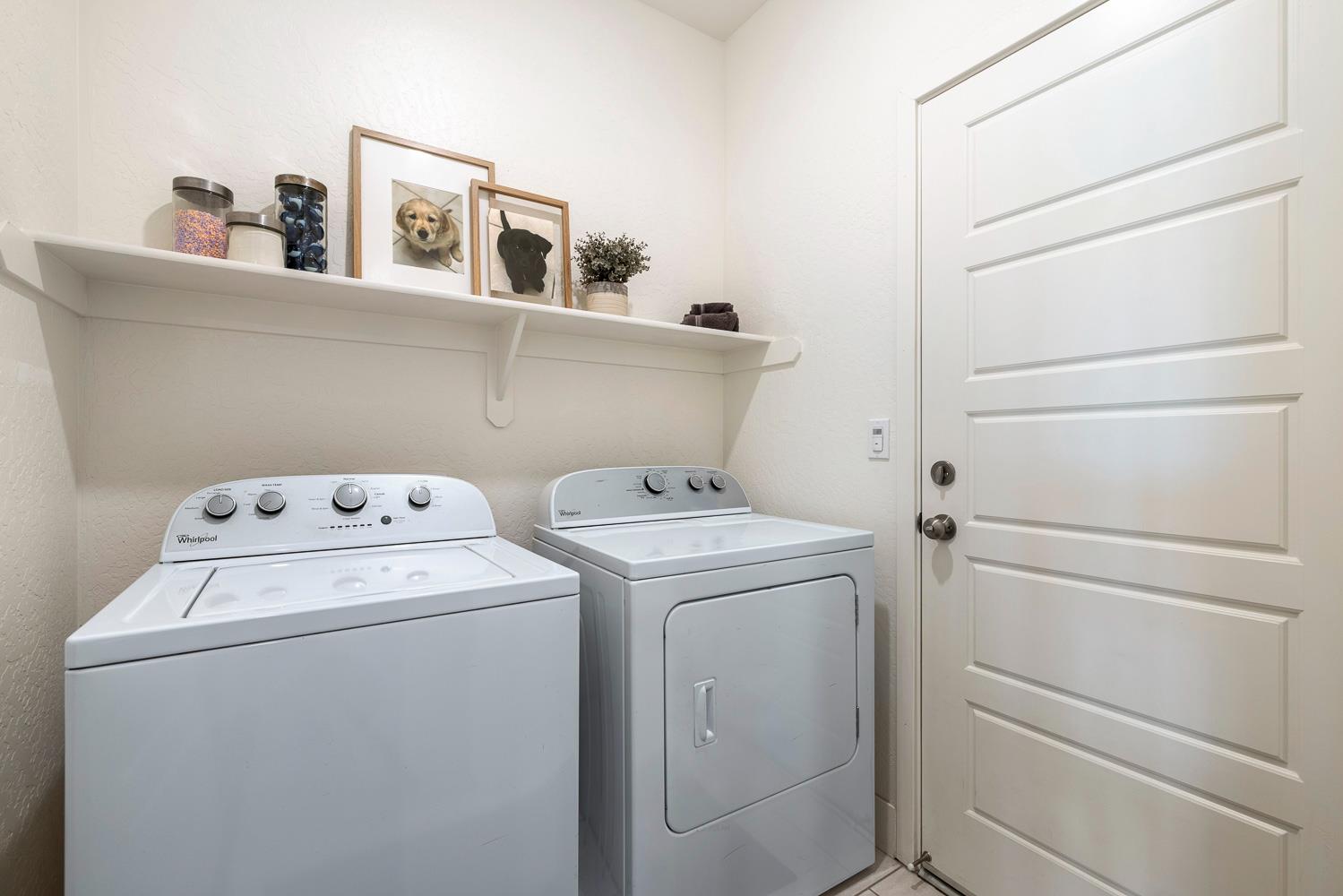 601 Wishon Avenue Madera, CA 93636 - Photo 28 of 33 a utility room with dryer and washer