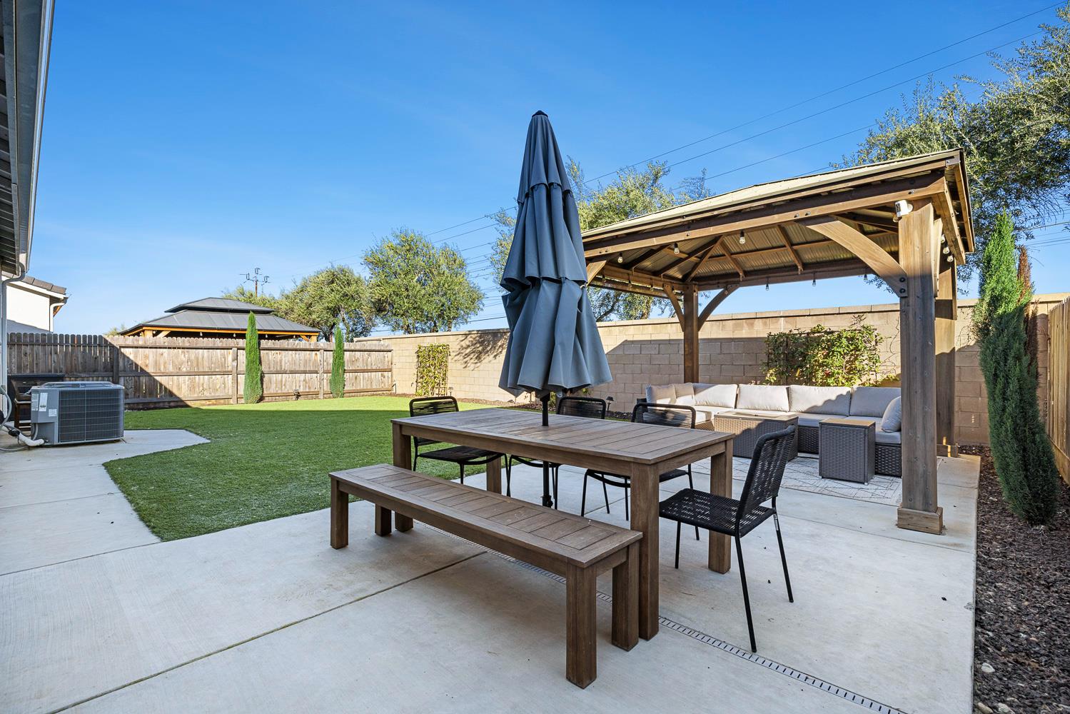 601 Wishon Avenue Madera, CA 93636 - Photo 29 of 33 a view of a two chairs in the patio