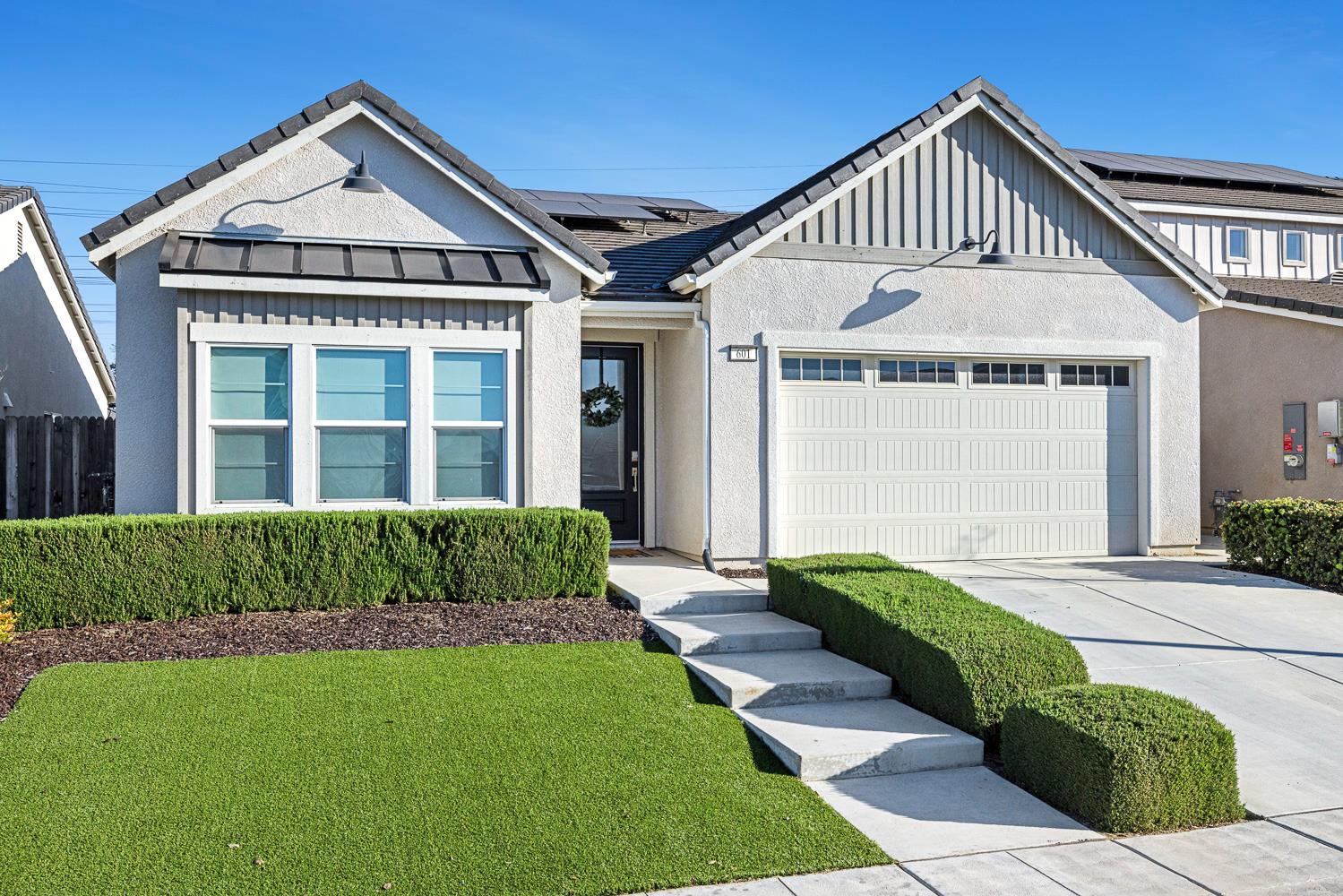 601 Wishon Avenue Madera, CA 93636 - Photo 3 of 33 a front view of a house with a yard