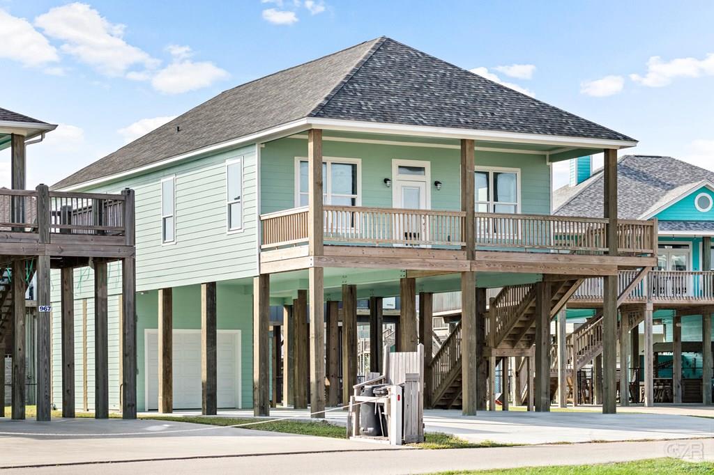 971 Tidelands Crystal Beach, TX 77650 - Photo 8 of 38 a front view of a house