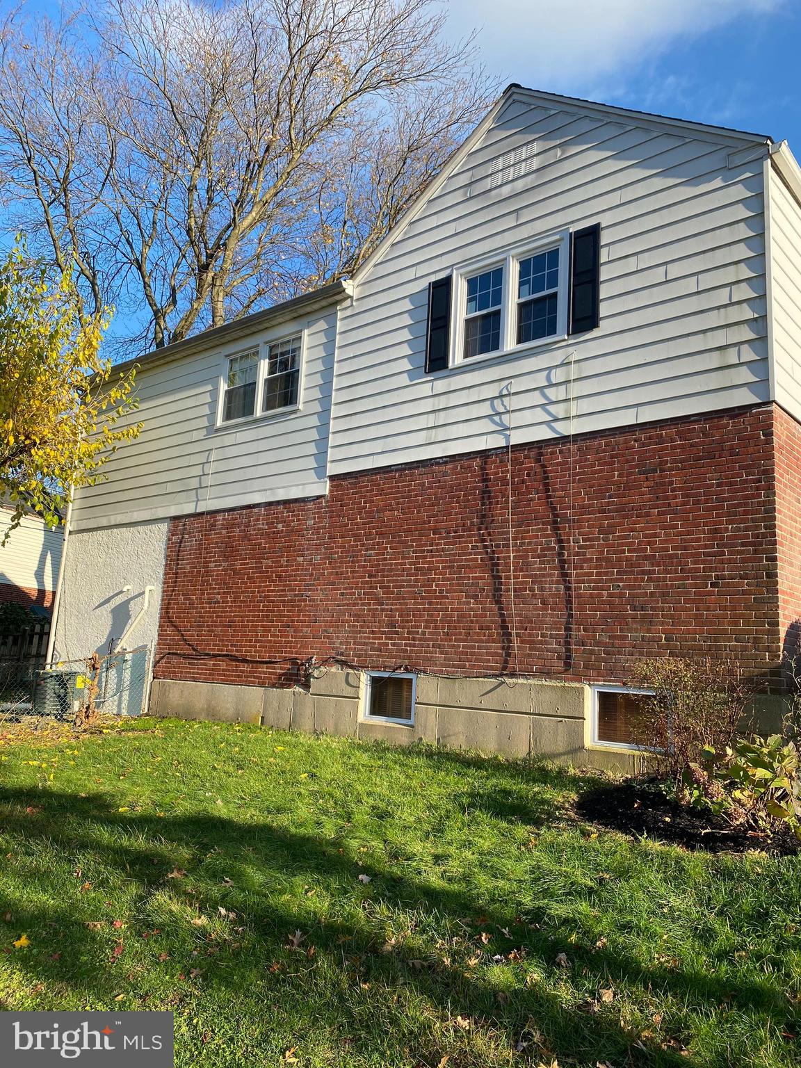 121 Heatherwood Road Havertown, PA 19083 - Photo 3 of 39 Side Exterior
