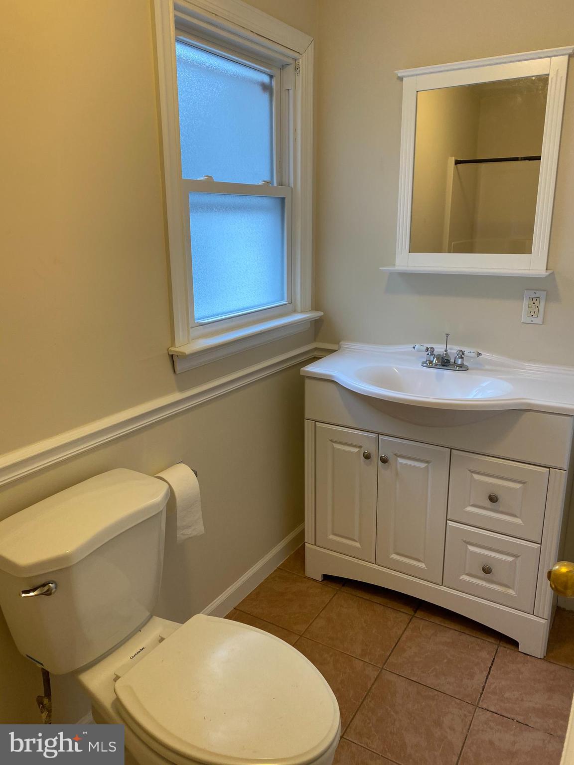 121 Heatherwood Road Havertown, PA 19083 - Photo 34 of 39 2nd Bathroom