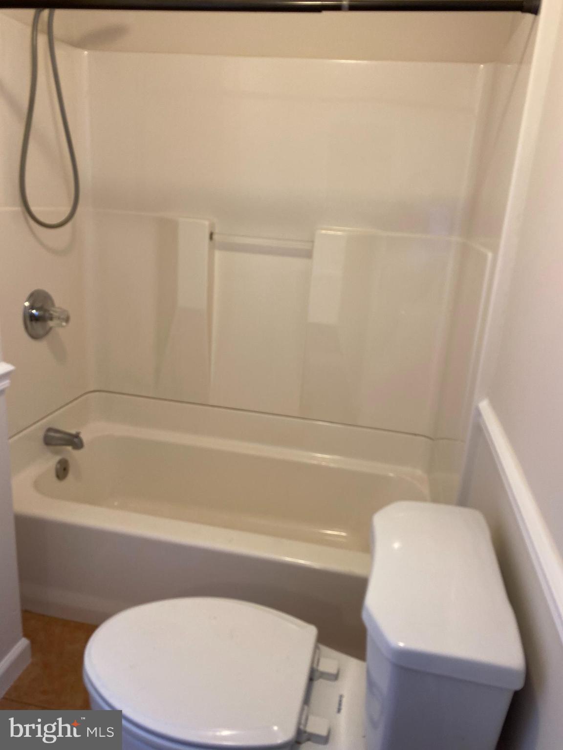 121 Heatherwood Road Havertown, PA 19083 - Photo 35 of 39 2nd Bathroom