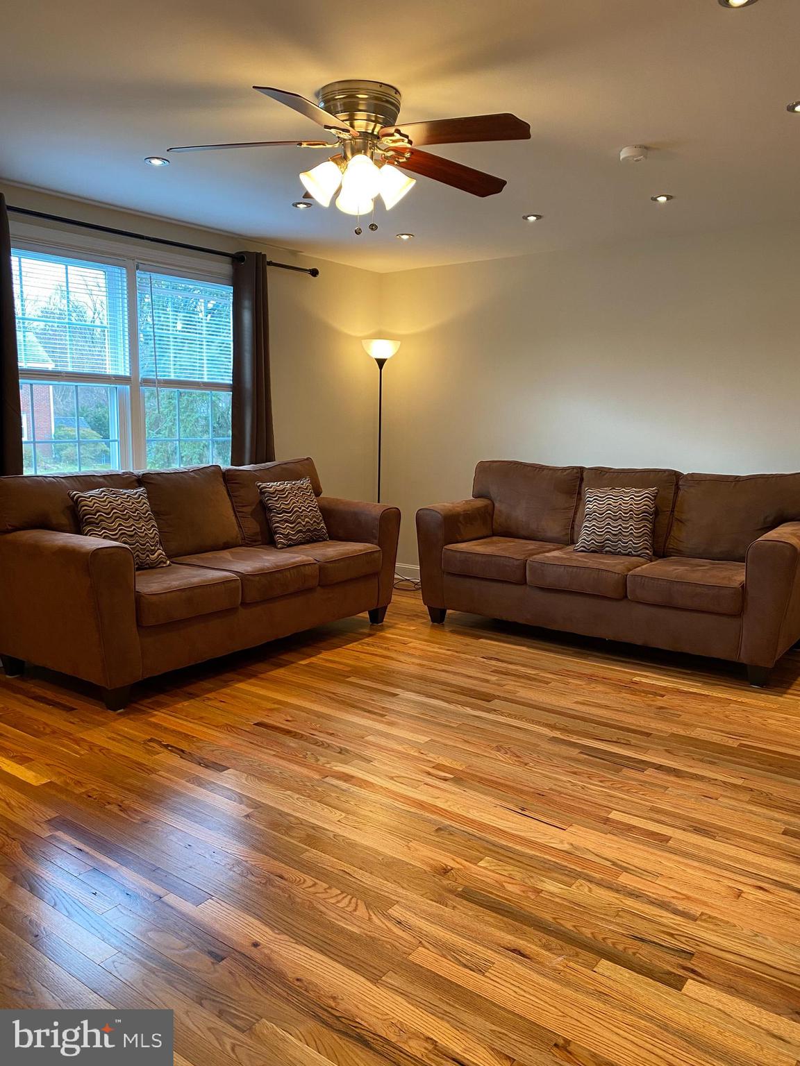 121 Heatherwood Road Havertown, PA 19083 - Photo 9 of 39 Living Room