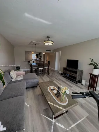 $1,950 | 1530 Northeast 191st Street, Unit 241, Miami, FL 33179