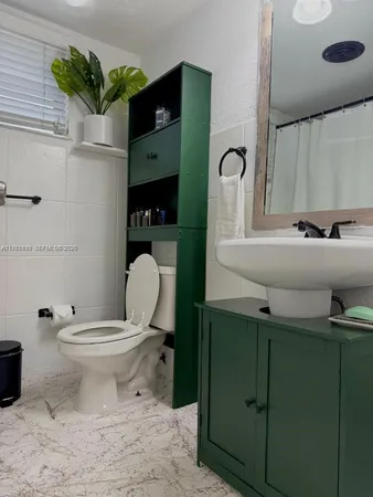 $1,950 | 1530 Northeast 191st Street, Unit 241, Miami, FL 33179