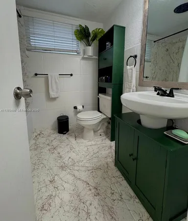 $1,950 | 1530 Northeast 191st Street, Unit 241, Miami, FL 33179