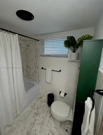 $1,950 | 1530 Northeast 191st Street, Unit 241, Miami, FL 33179