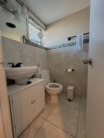 $1,950 | 1530 Northeast 191st Street, Unit 241, Miami, FL 33179