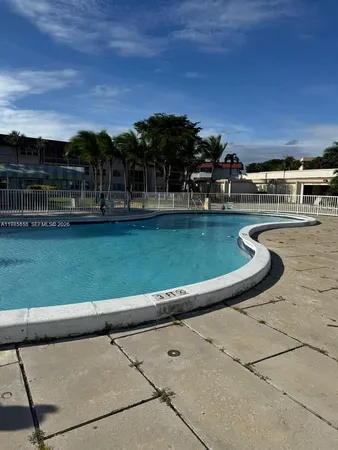 $1,950 | 1530 Northeast 191st Street, Unit 241, Miami, FL 33179