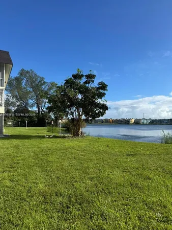 $1,950 | 1530 Northeast 191st Street, Unit 241, Miami, FL 33179