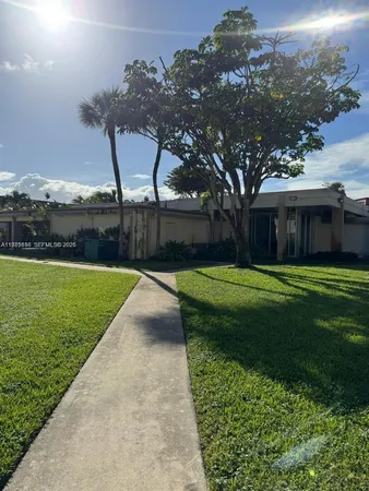 $1,950 | 1530 Northeast 191st Street, Unit 241, Miami, FL 33179