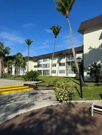 $1,950 | 1530 Northeast 191st Street, Unit 241, Miami, FL 33179