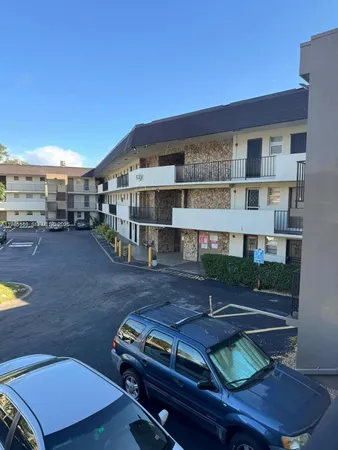 $1,950 | 1530 Northeast 191st Street, Unit 241, Miami, FL 33179