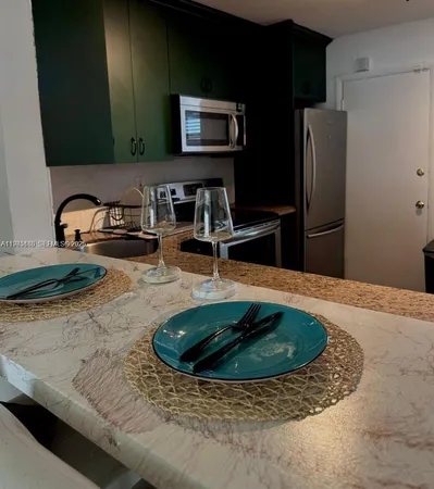 $1,950 | 1530 Northeast 191st Street, Unit 241, Miami, FL 33179