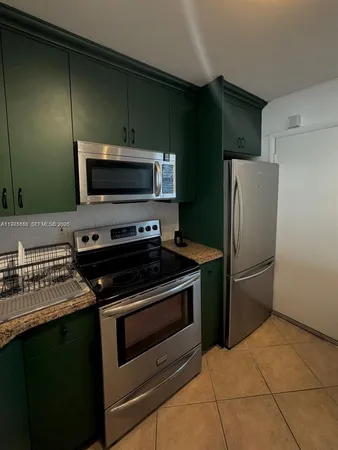 $1,950 | 1530 Northeast 191st Street, Unit 241, Miami, FL 33179